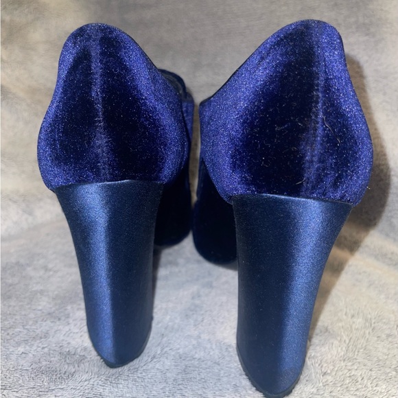 TORY BURCH BLUE VELVET CARLEY. EUC - Picture 3 of 7